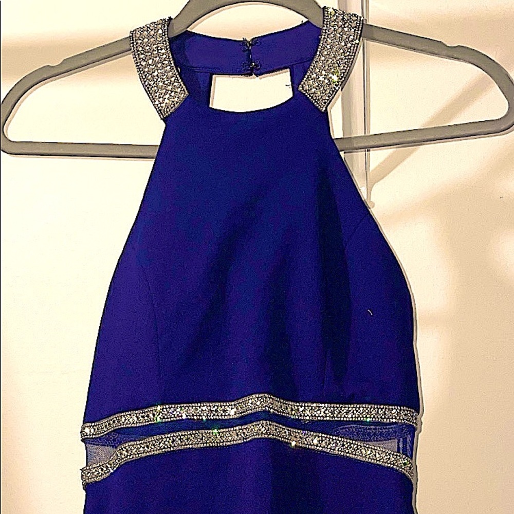 Cute shirt prom dress or fancy dress! Knee length worn once! Fitting!